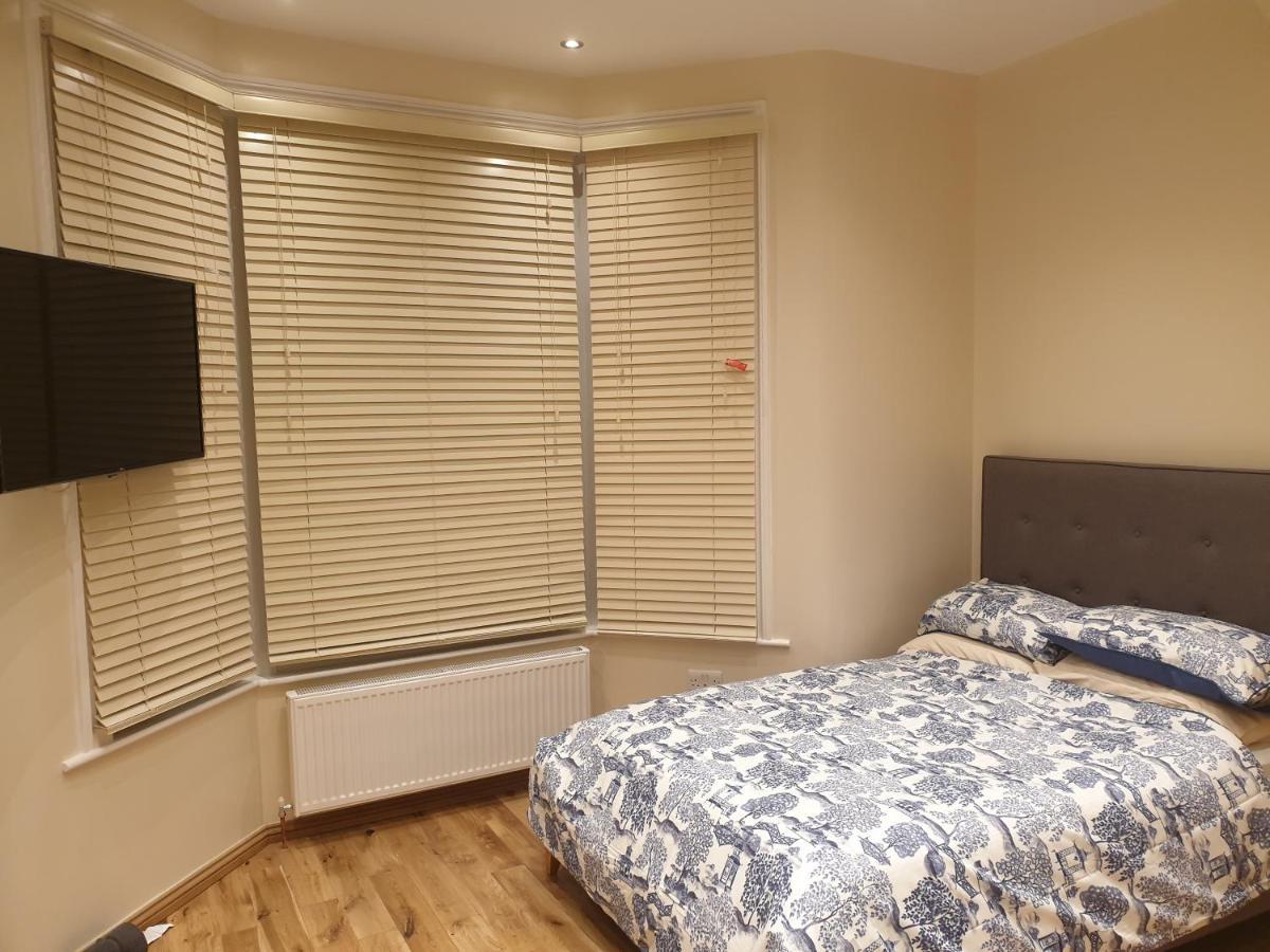 London Luxury Apartments 4 Min Walk From Ilford Station, With Free Parking Free Wifi Exterior foto