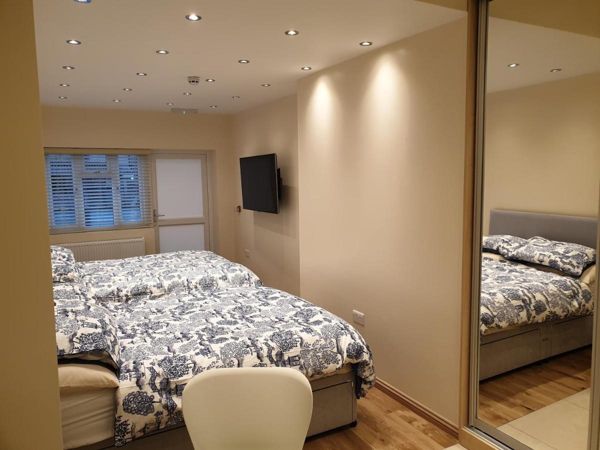 London Luxury Apartments 4 Min Walk From Ilford Station, With Free Parking Free Wifi Exterior foto